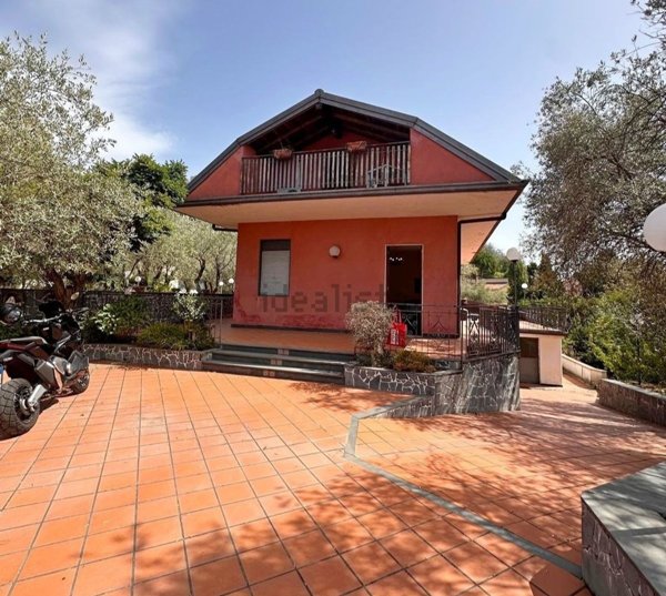 casa indipendente in vendita a Pedara