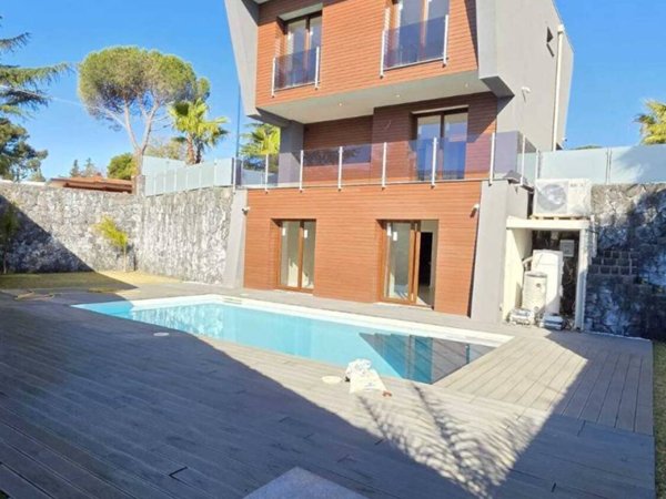 casa indipendente in vendita a Pedara in zona Tarderia