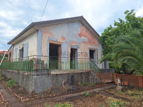 casa indipendente in vendita a Pedara