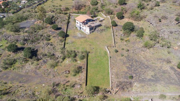 casa indipendente in vendita a Pedara
