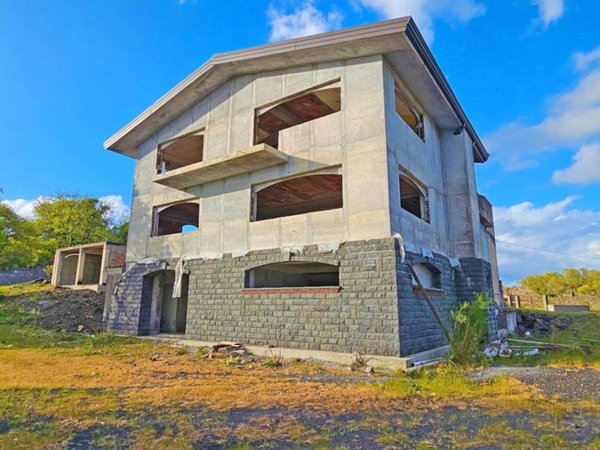 casa indipendente in vendita a Pedara