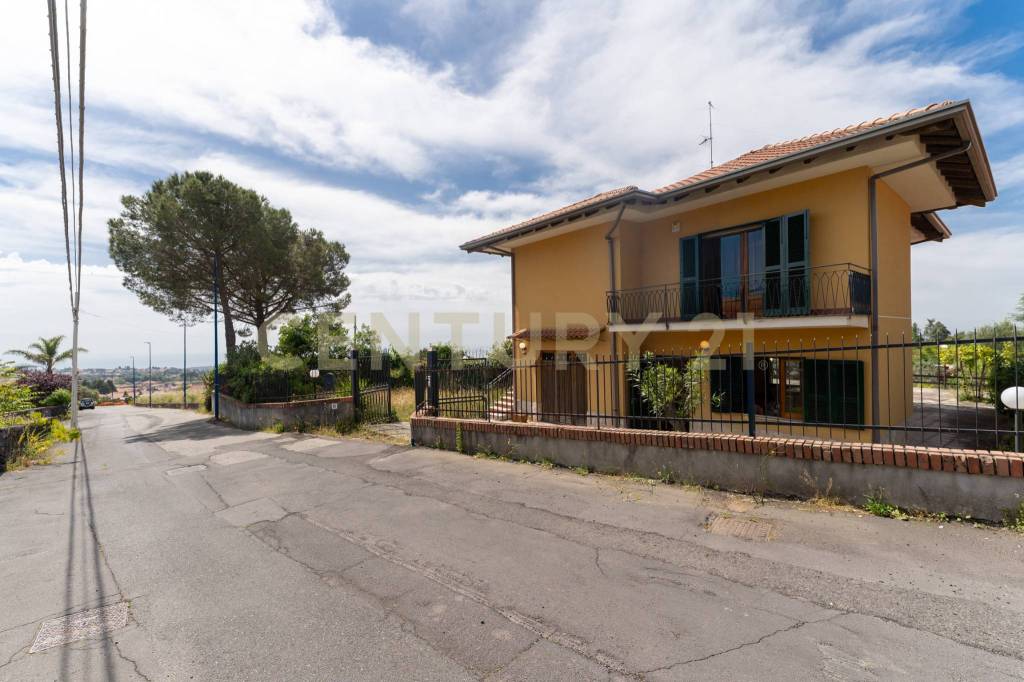 casa indipendente in vendita a Pedara