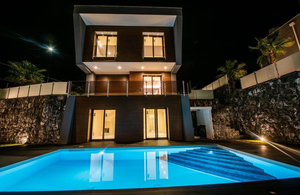 casa indipendente in vendita a Pedara in zona Tarderia