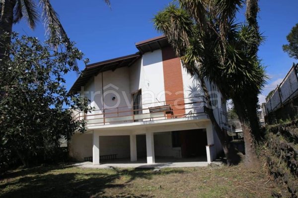 casa indipendente in vendita a Pedara in zona Tarderia