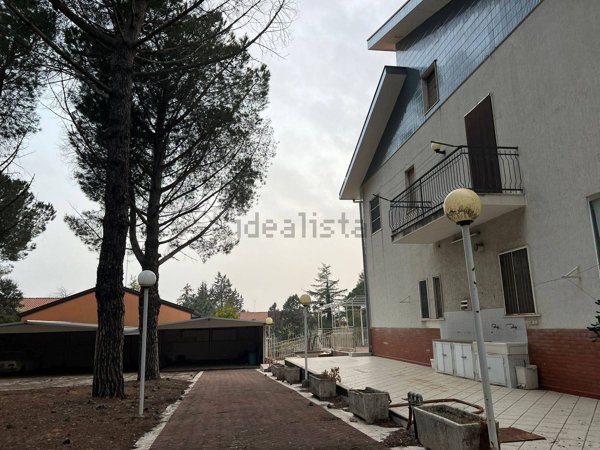 casa indipendente in vendita a Pedara in zona Tarderia