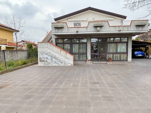 casa indipendente in vendita a Pedara in zona Tarderia