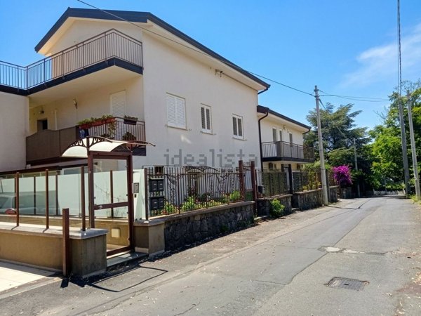 appartamento in vendita a Pedara in zona Tarderia