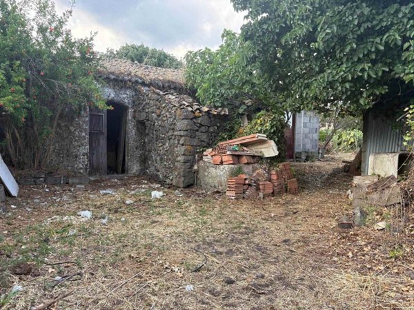 appartamento in vendita a Pedara in zona Tarderia