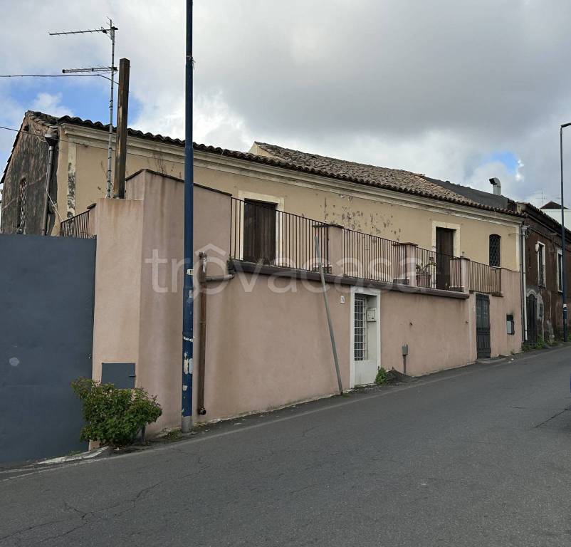 casa indipendente in vendita a Pedara in zona Tarderia