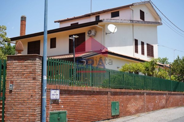 casa indipendente in vendita a Pedara in zona Tarderia