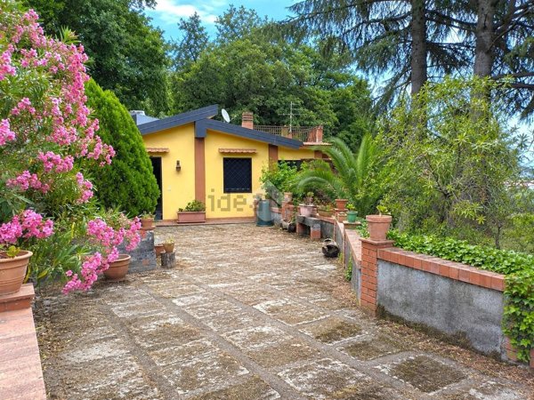 casa indipendente in vendita a Pedara in zona Tarderia