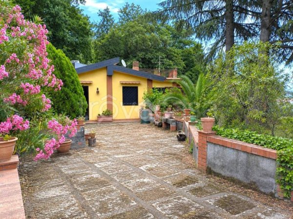 casa indipendente in vendita a Pedara in zona Tarderia