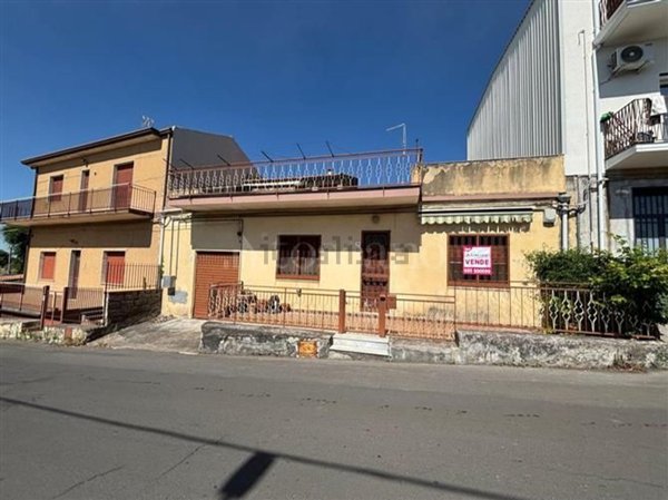 casa indipendente in vendita a Pedara in zona Tarderia