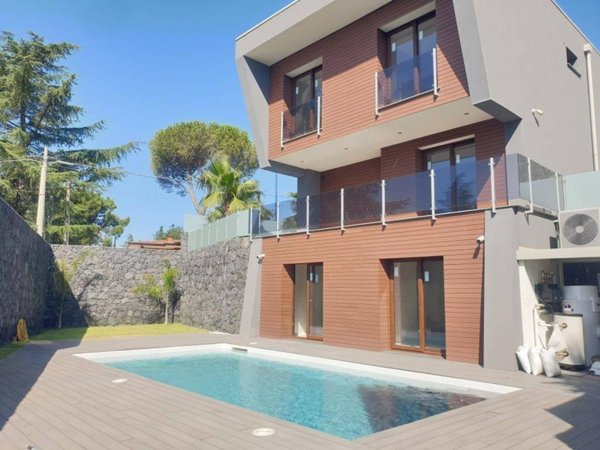 casa indipendente in vendita a Pedara in zona Tarderia