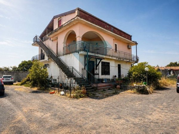 appartamento in vendita a Pedara in zona Tarderia