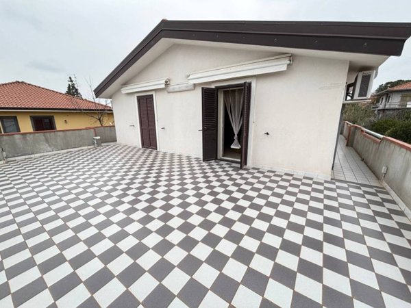 casa indipendente in vendita a Pedara in zona Tarderia