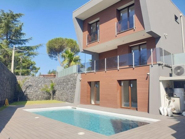 casa indipendente in vendita a Pedara in zona Tarderia