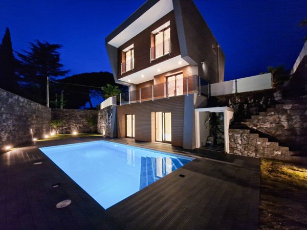 casa indipendente in vendita a Pedara in zona Tarderia