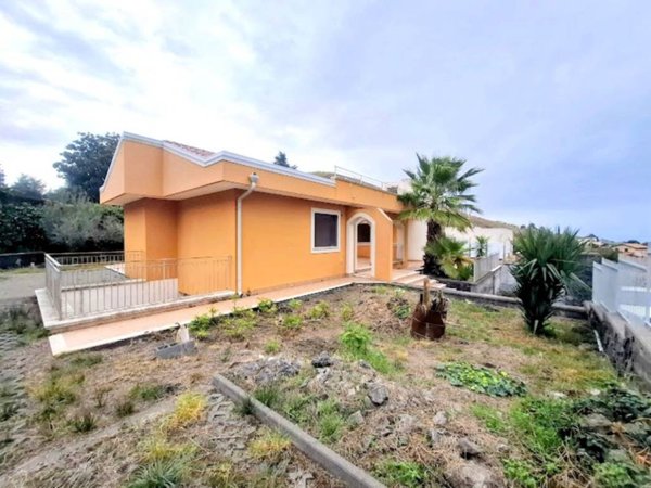casa indipendente in vendita a Pedara in zona Tarderia