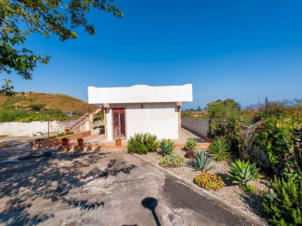 casa indipendente in vendita a Pedara in zona Tarderia