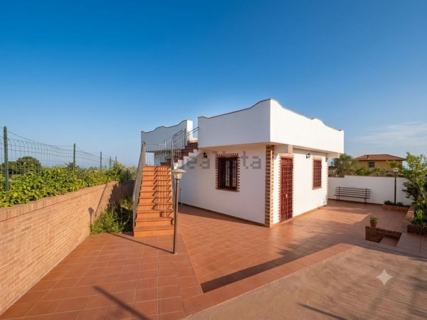 casa indipendente in vendita a Pedara in zona Tarderia