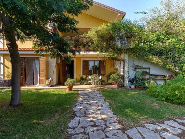 casa indipendente in vendita a Pedara in zona Tarderia