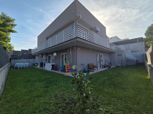 casa indipendente in vendita a Pedara in zona Tarderia