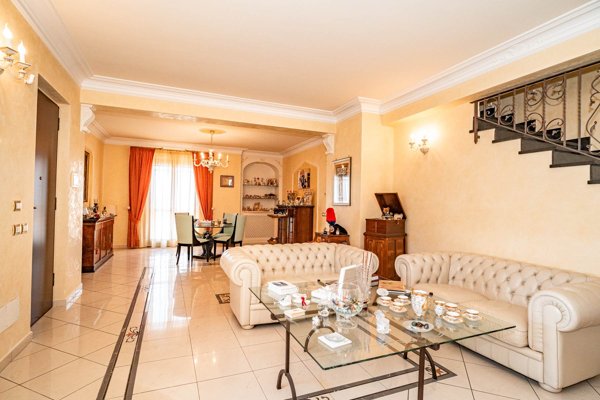 casa indipendente in vendita a Pedara in zona Tarderia