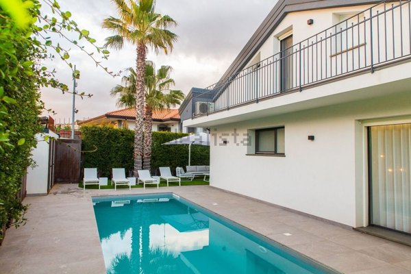 casa indipendente in vendita a Pedara in zona Tarderia