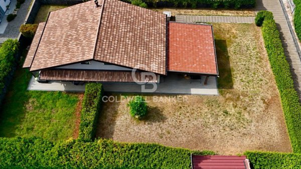 casa indipendente in vendita a Pedara in zona Tarderia