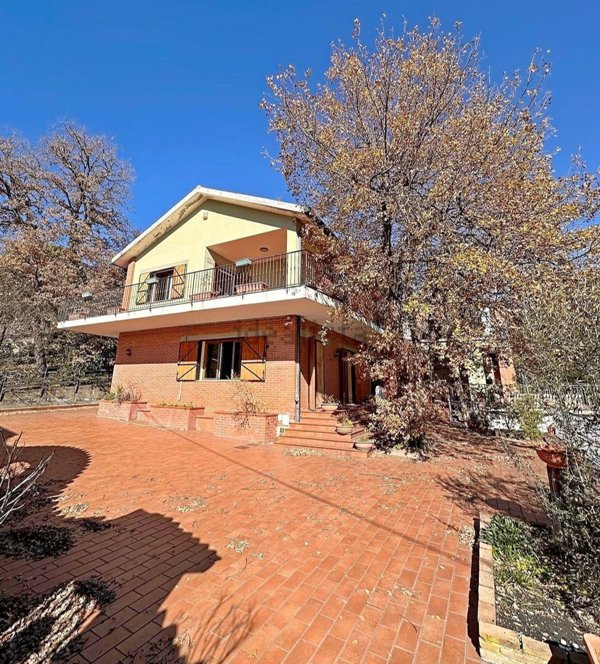 casa indipendente in vendita a Pedara in zona Tarderia