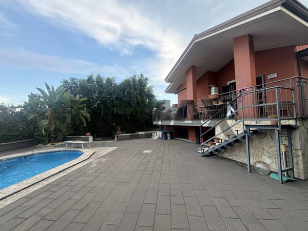 casa indipendente in vendita a Pedara in zona Tarderia