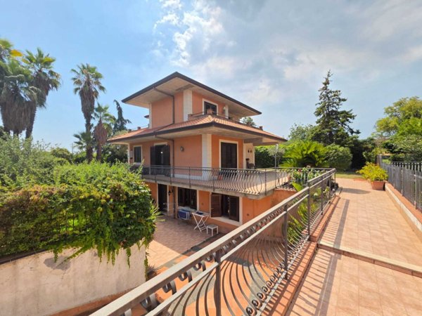 casa indipendente in vendita a Pedara in zona Tarderia