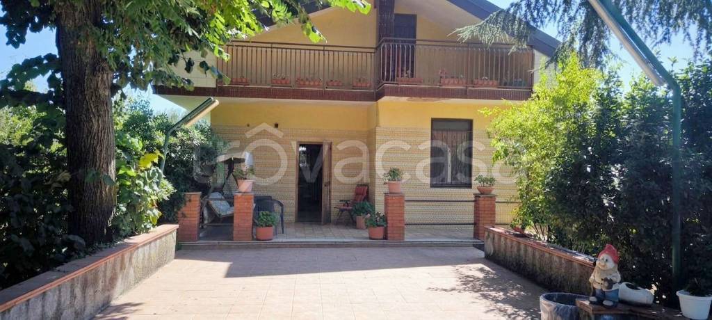 casa indipendente in vendita a Pedara in zona Tarderia