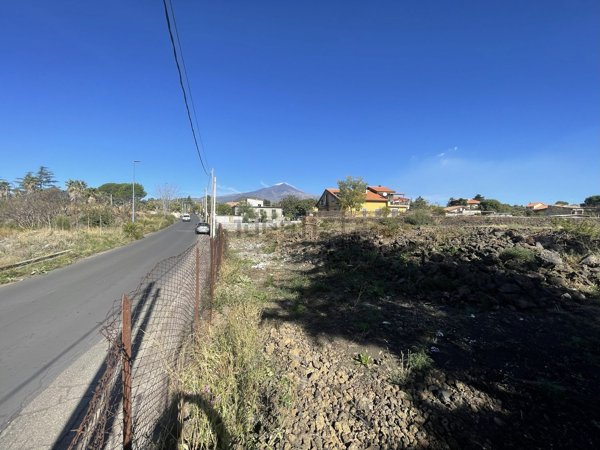 terreno in vendita a Pedara in zona Tarderia