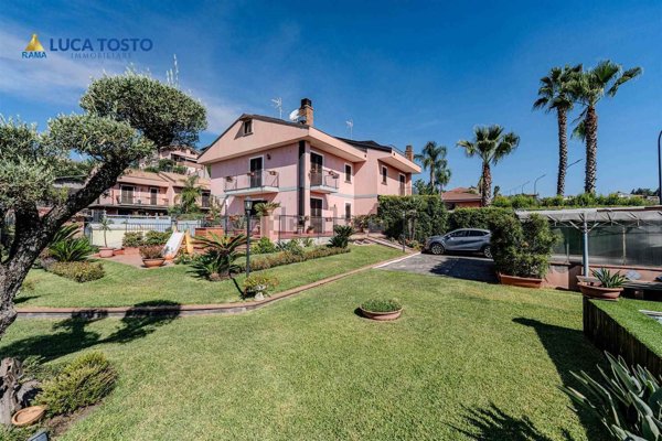 casa indipendente in vendita a Pedara in zona Tarderia
