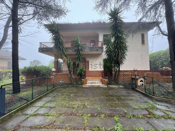 casa indipendente in vendita a Pedara in zona Tarderia