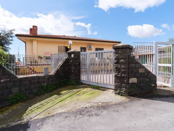 casa indipendente in vendita a Pedara in zona Tarderia