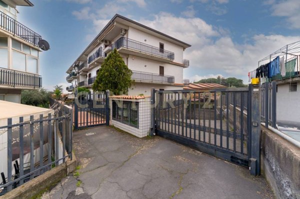 appartamento in vendita a Pedara in zona Tarderia