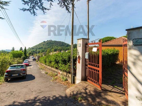 casa indipendente in vendita a Pedara in zona Tarderia