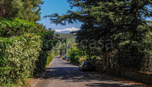 casa indipendente in vendita a Pedara in zona Tarderia