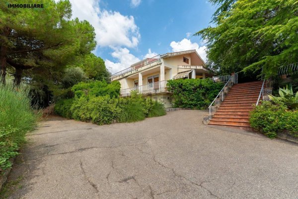 casa indipendente in vendita a Pedara in zona Tarderia
