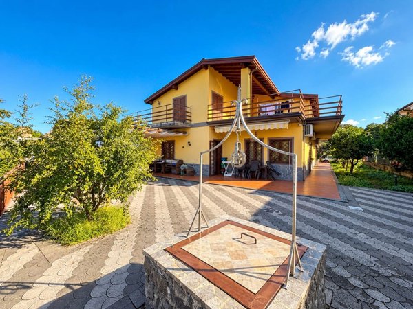 casa indipendente in vendita a Pedara in zona Tarderia