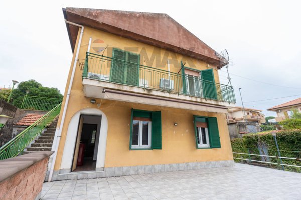 casa indipendente in vendita a Pedara in zona Tarderia