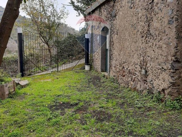 casa indipendente in vendita a Piedimonte Etneo