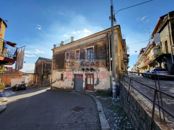 casa indipendente in vendita a Piedimonte Etneo