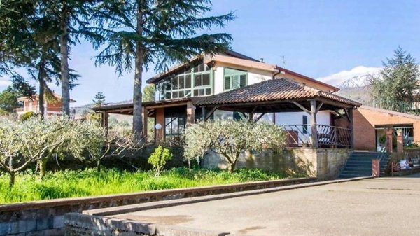 casa indipendente in vendita a Piedimonte Etneo