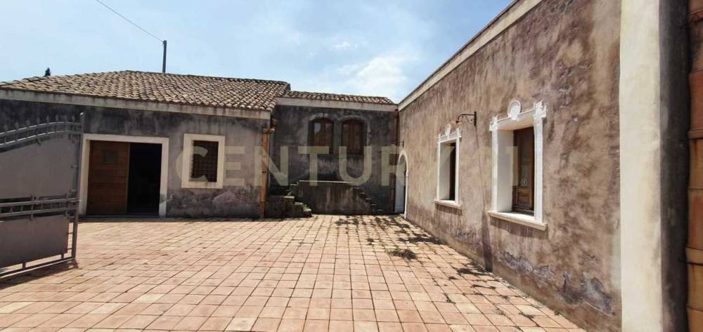 casa indipendente in vendita a Piedimonte Etneo