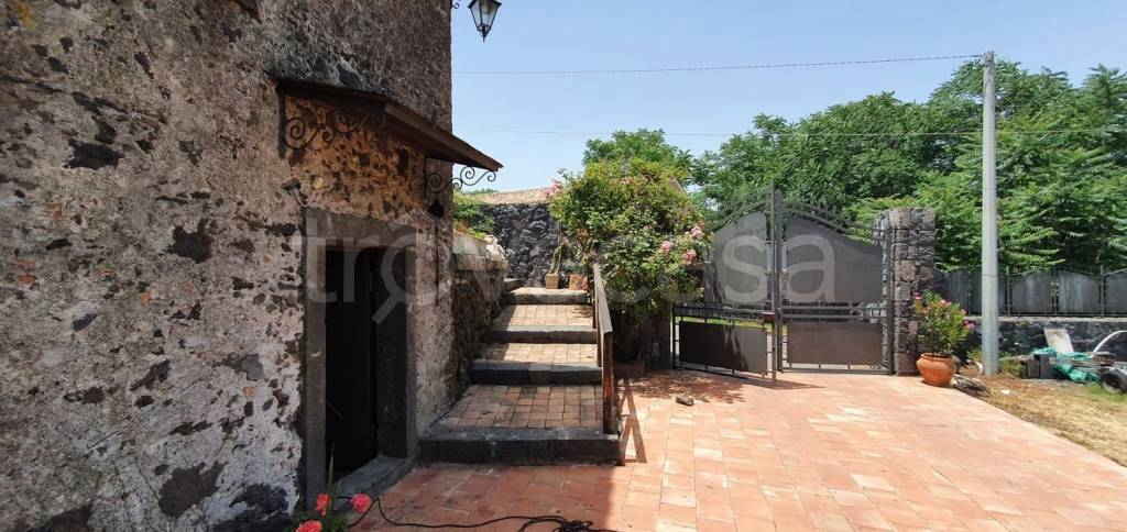 casa indipendente in vendita a Piedimonte Etneo