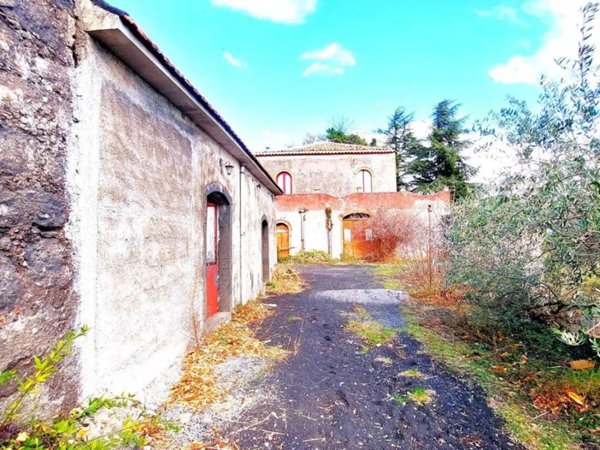 casa indipendente in vendita a Piedimonte Etneo in zona Vena